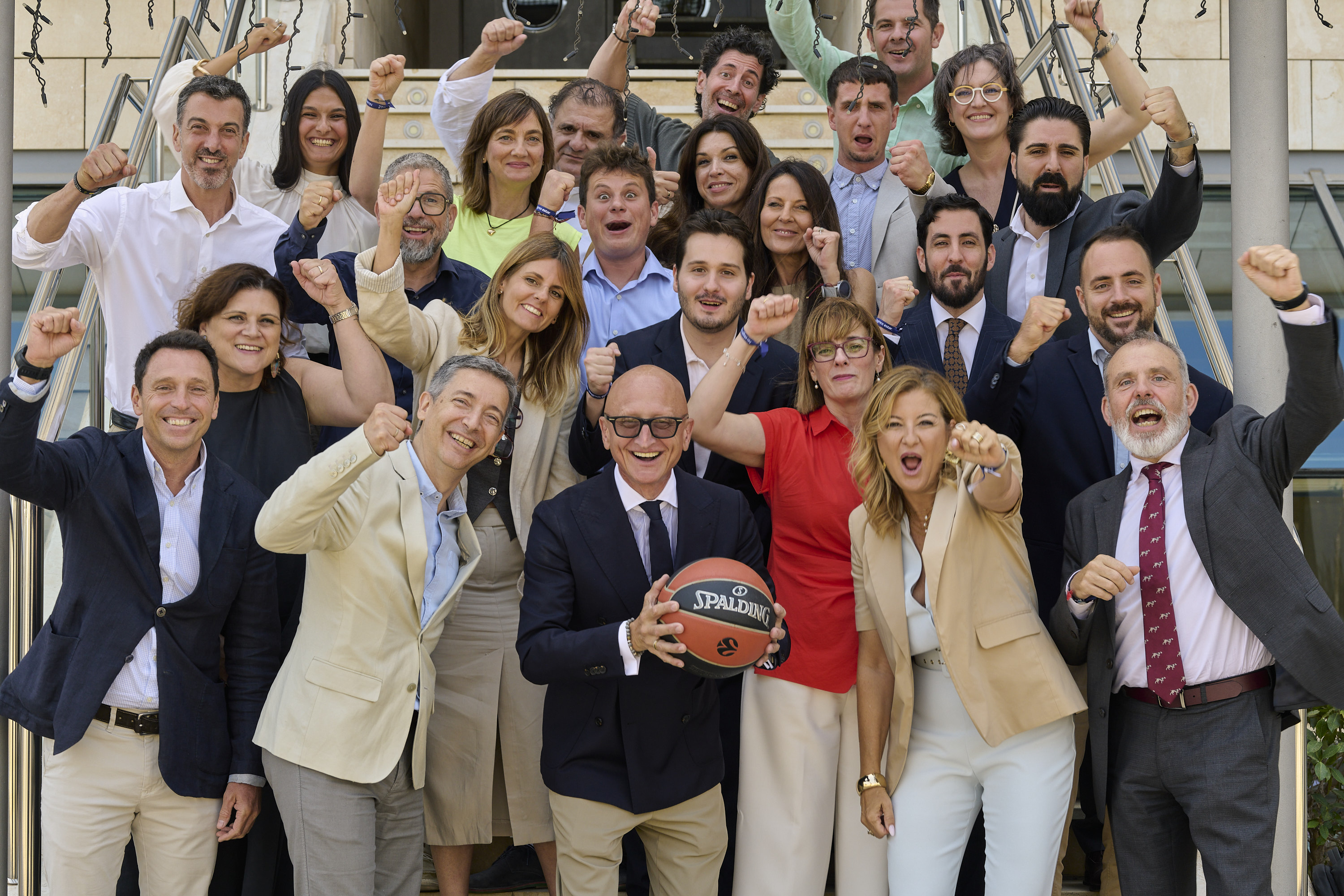 Grupo de target con pelota en una presentación de TFM