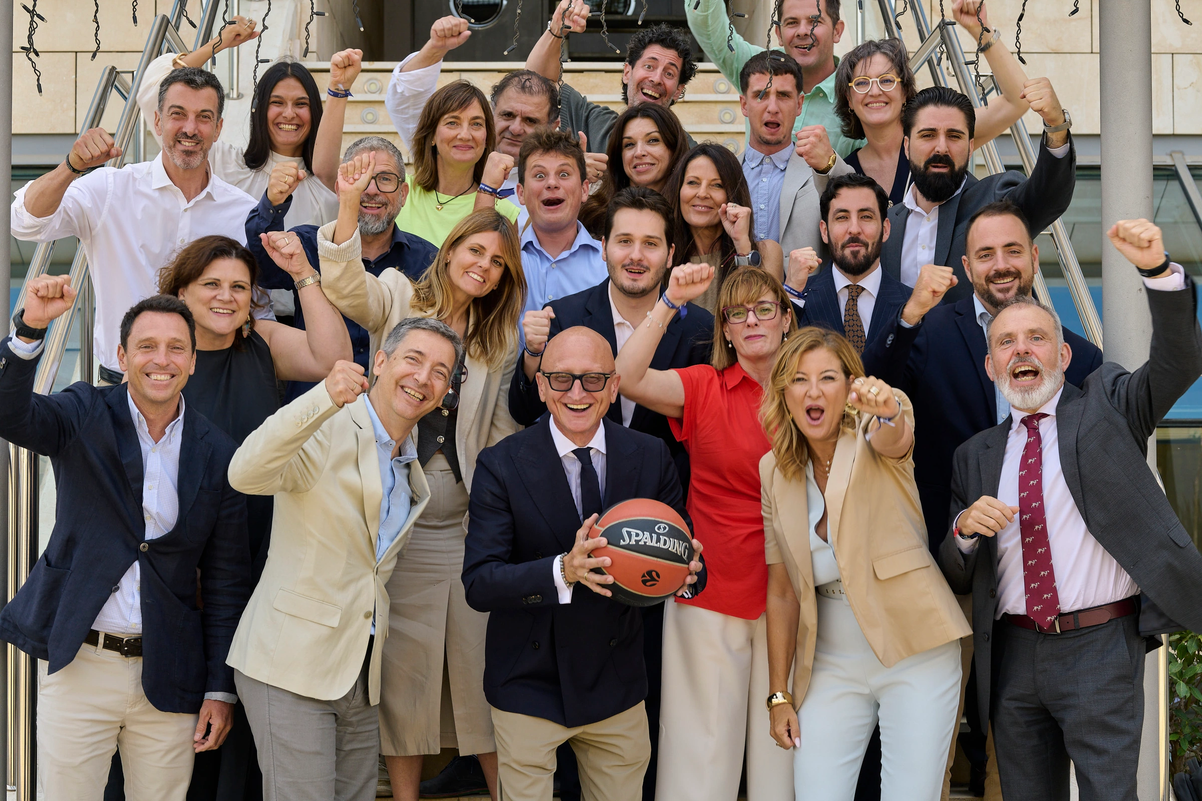 Grupo de target con pelota en una presentación de TFM